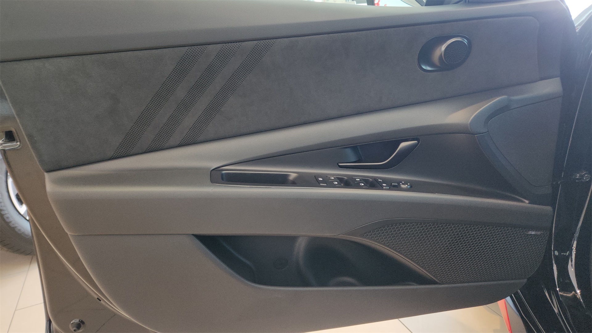 2025 Hyundai Elantra N Base photo 16