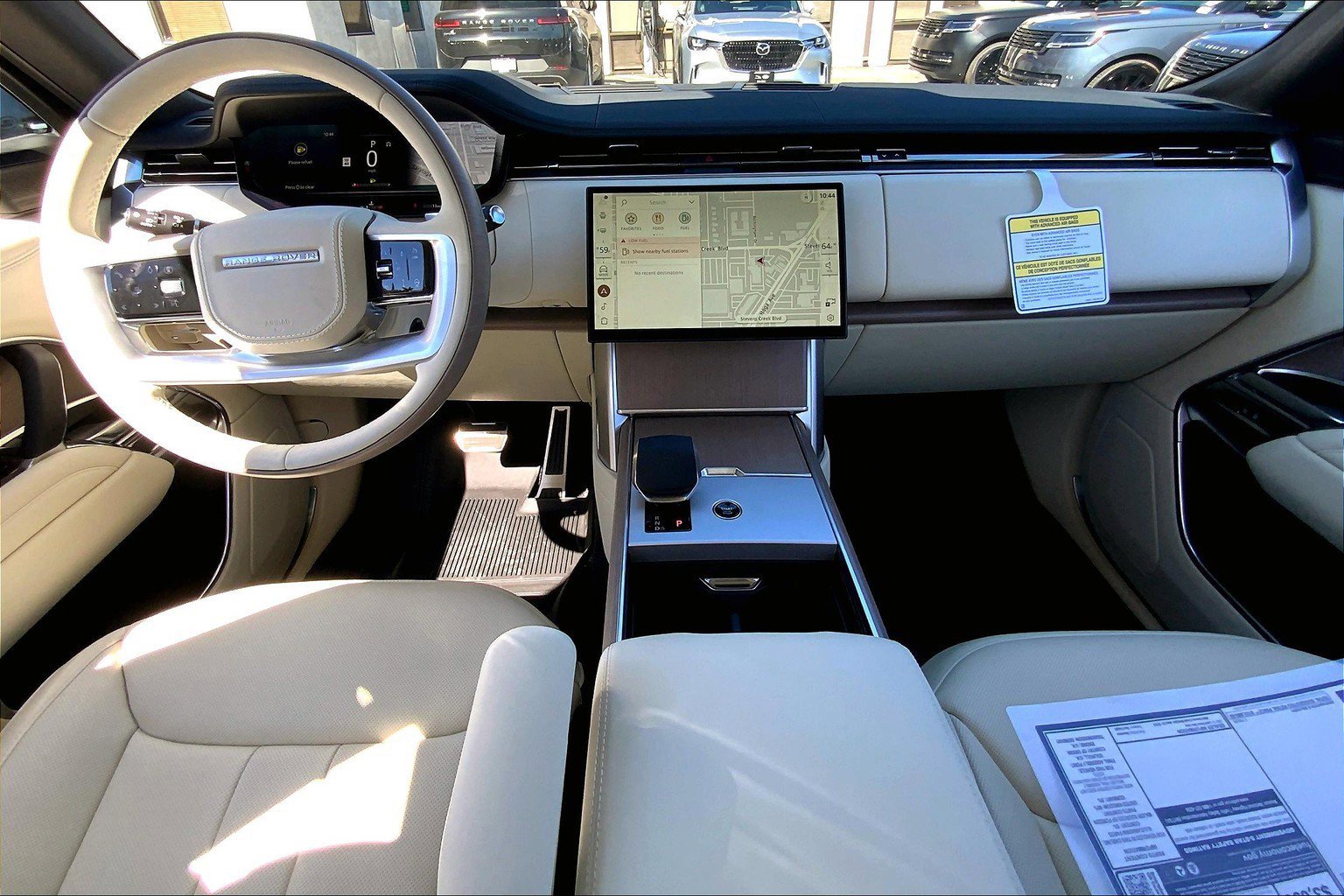 2025 Land Rover Range Rover SE photo 2