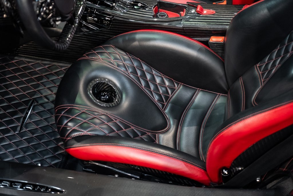 2017 Pagani Huayra photo 18