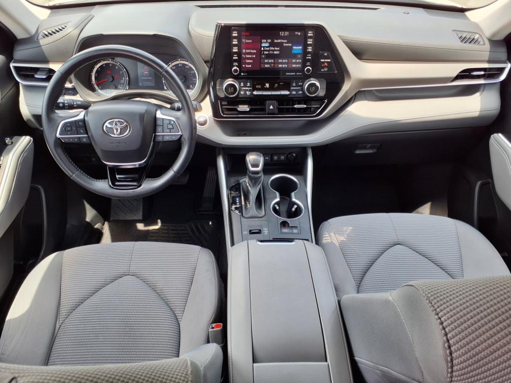 2020 Toyota Highlander LE photo 23