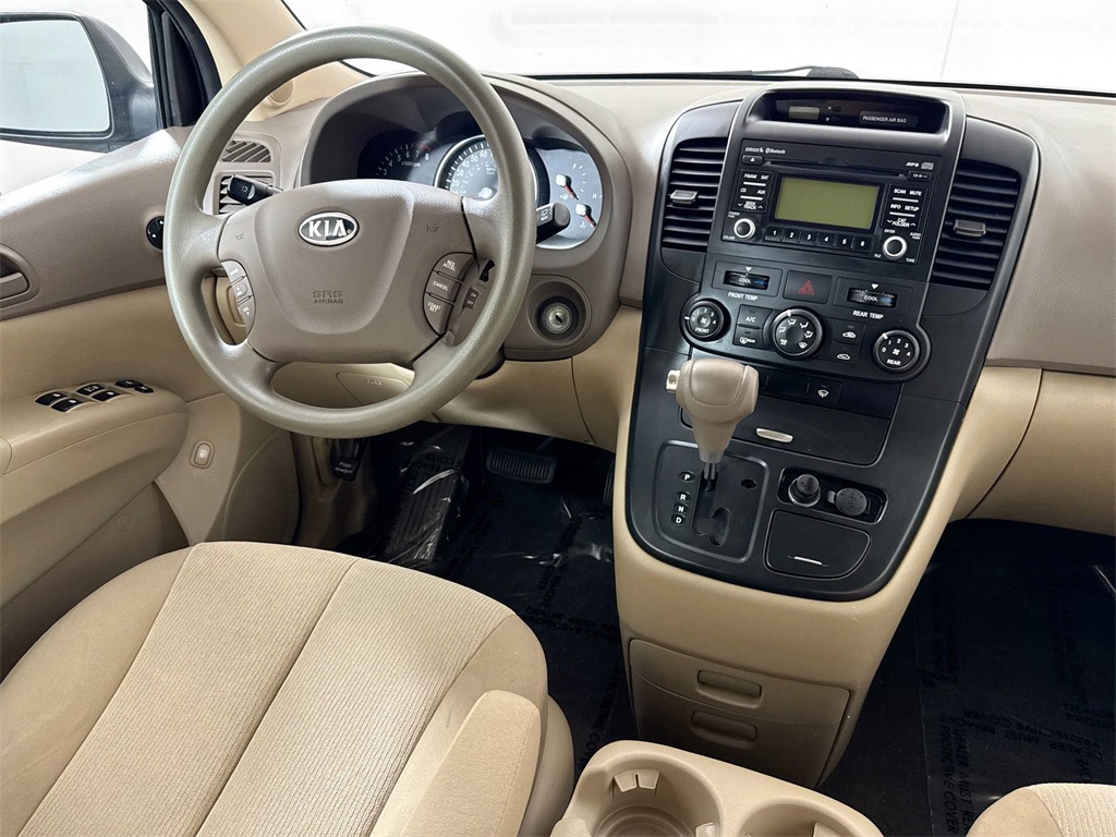 2012 Kia Sedona LX photo 8