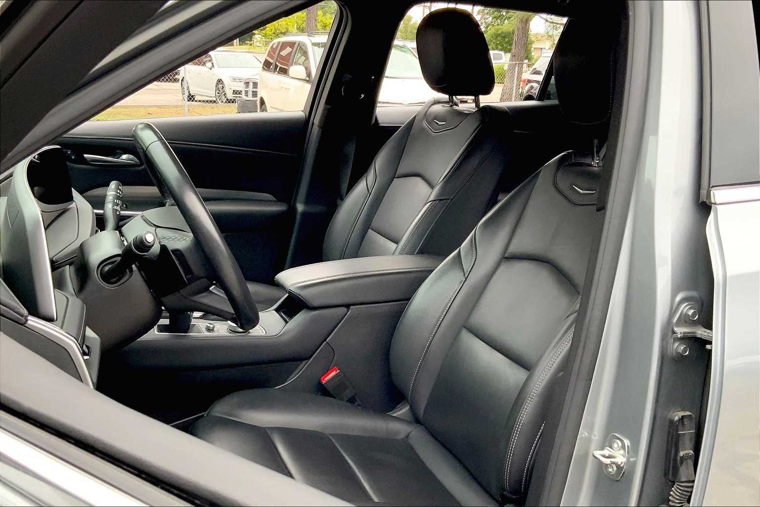 2024 Cadillac XT4 Premium Luxury photo 6