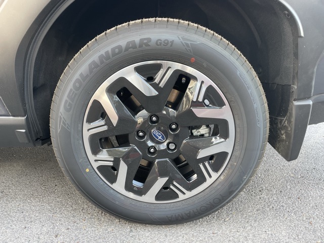 2025 Subaru Forester Base photo 3