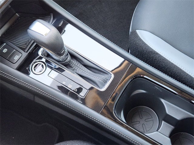 2024 Nissan Kicks SR photo 16