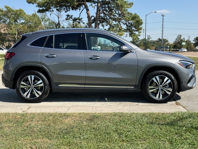 2025 Mercedes Benz GLA 250 photo 2