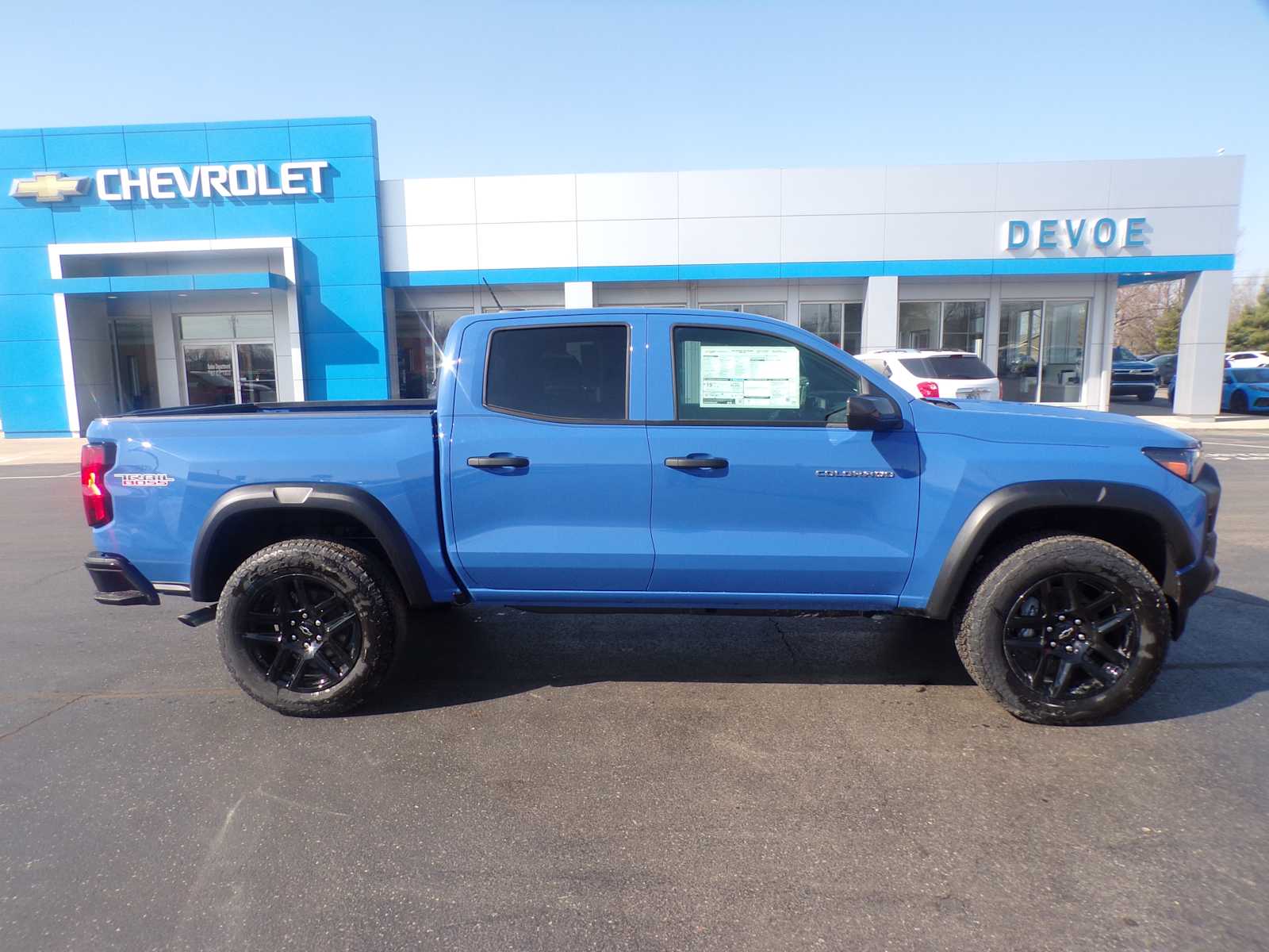 2025 Chevrolet Colorado Trail Boss photo 2