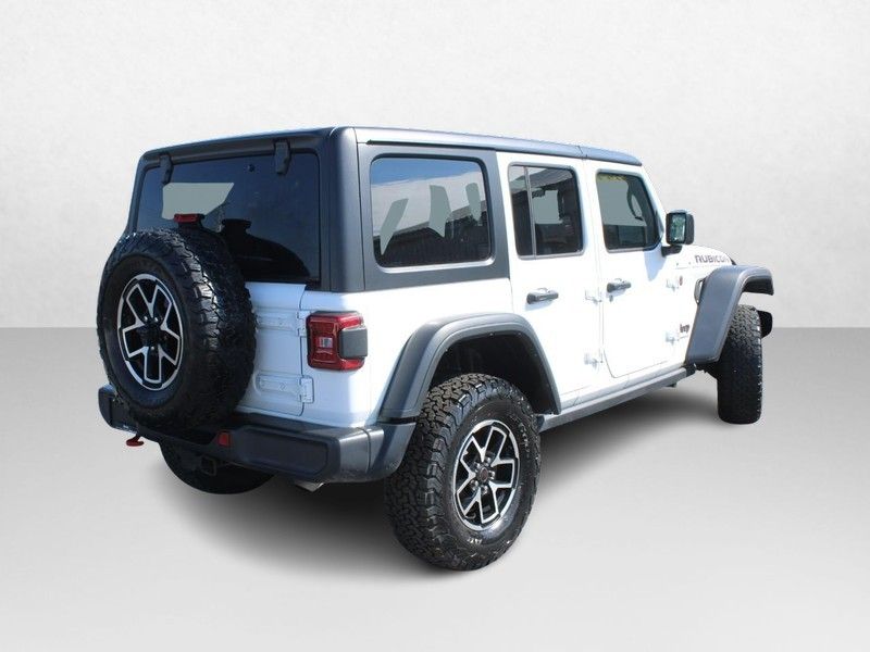 2024 Jeep Wrangler Rubicon photo 3
