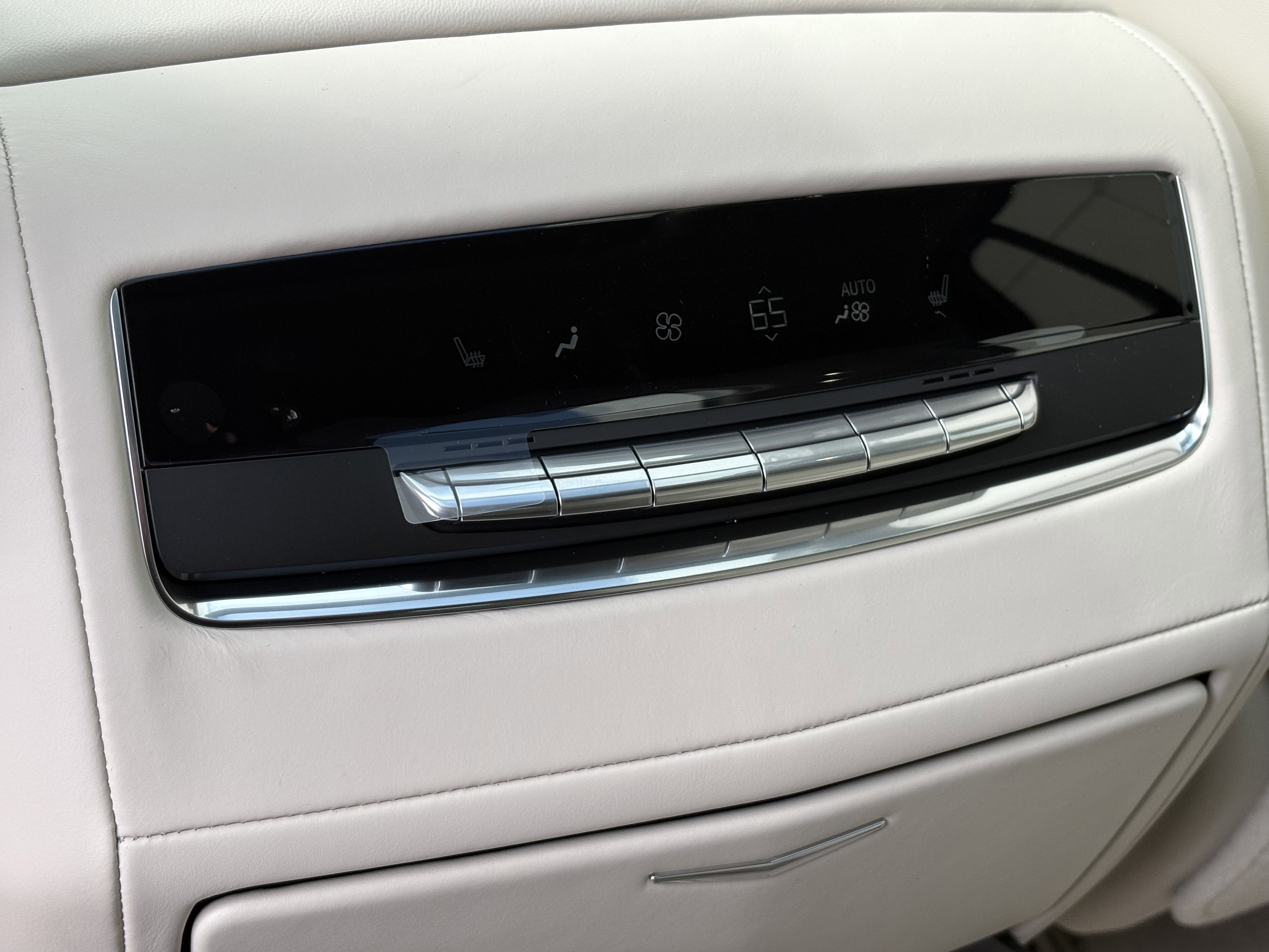 2025 Cadillac Escalade Sport Platinum photo 3