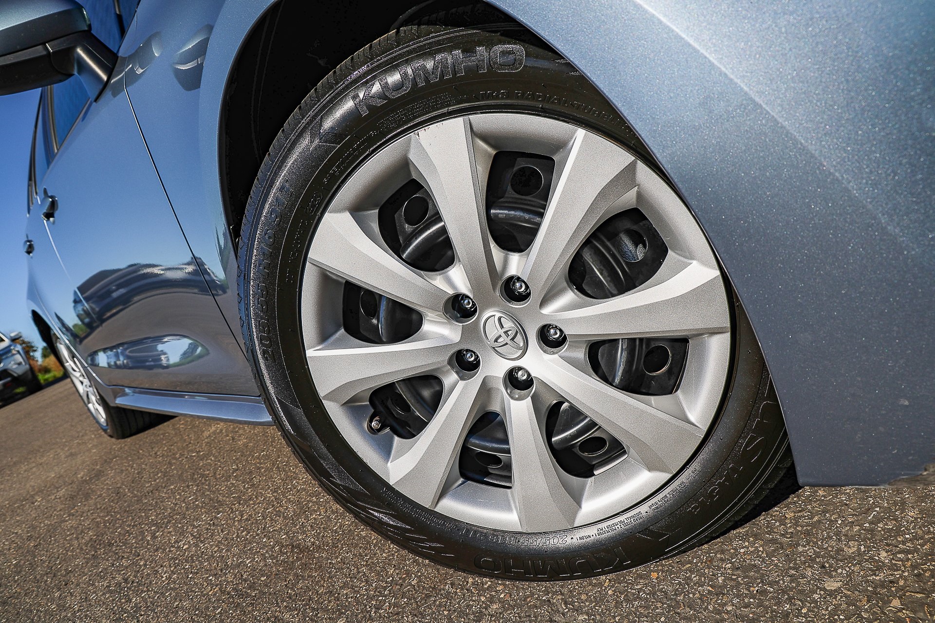 Used 2024 Toyota Corolla LE with VIN 5YFB4MDE2RP136434 for sale in Kansas City