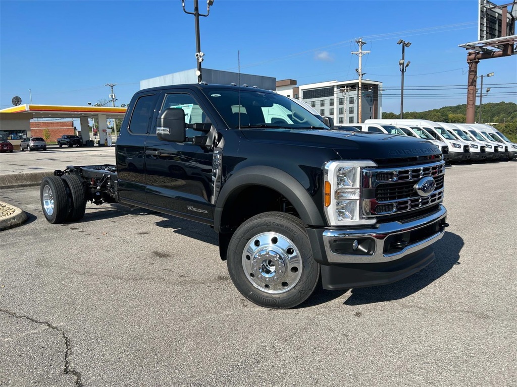 2026 Ford F-450 Super Duty Chassis Cab XLT's photo