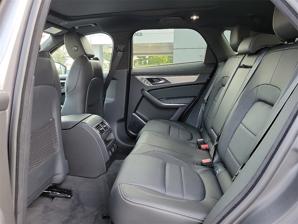 2025 Jaguar F-PACE P250 photo 4