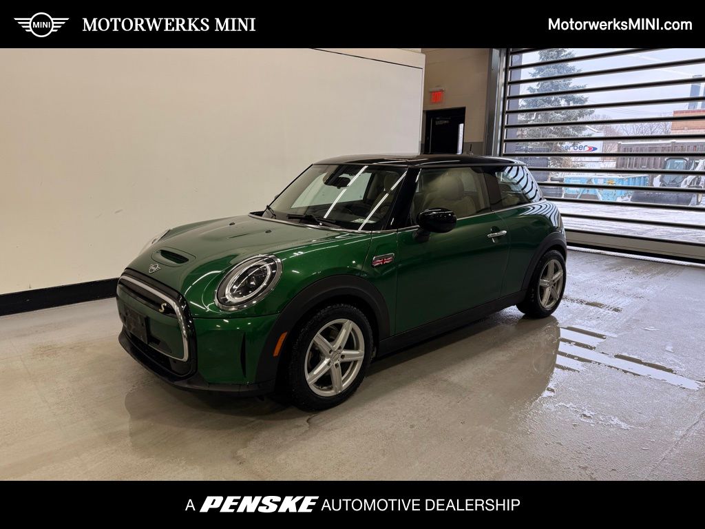 2022 MINI Hardtop 2 Door SE's photo