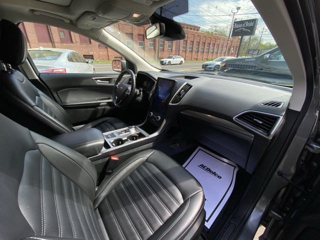 2022 Ford Edge SEL photo 8