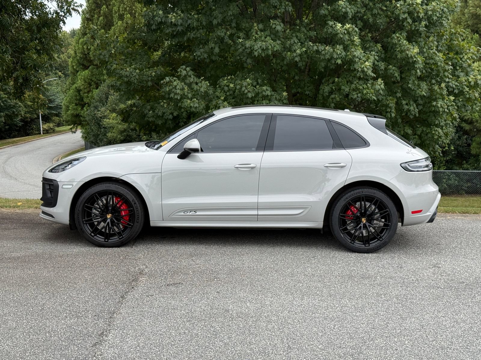 2023 Porsche Macan GTS photo 2