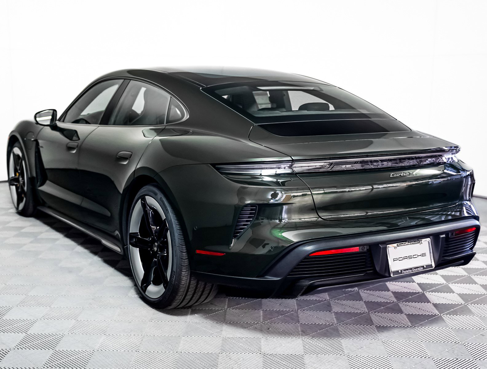 New 2025 OAK GREEN METAL Porsche Turbo S image 3