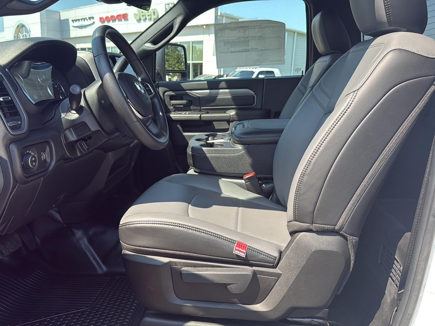 2025 Ram 3500 Tradesman photo 13