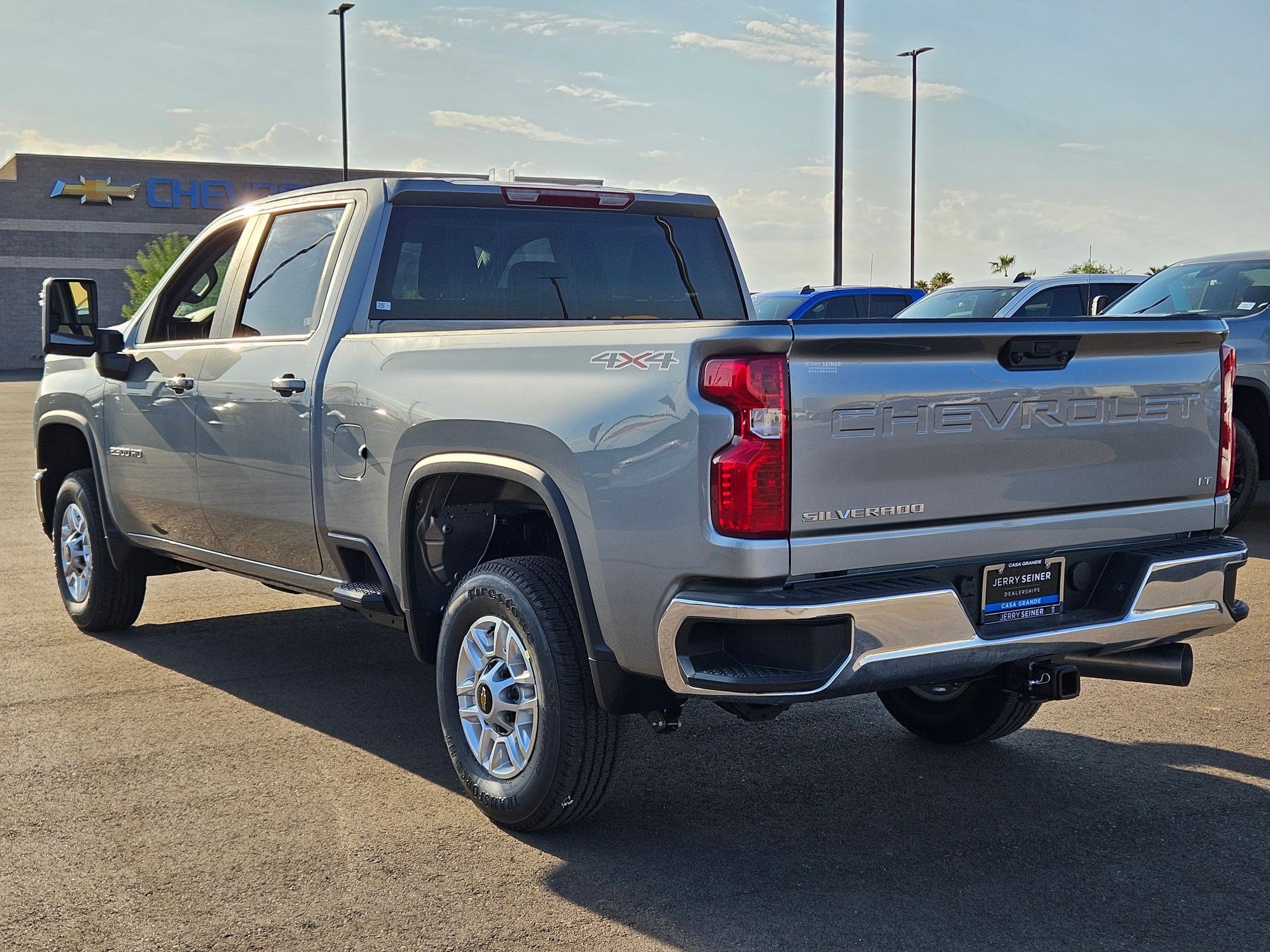 2025 Chevrolet Silverado 2500HD LT photo 3
