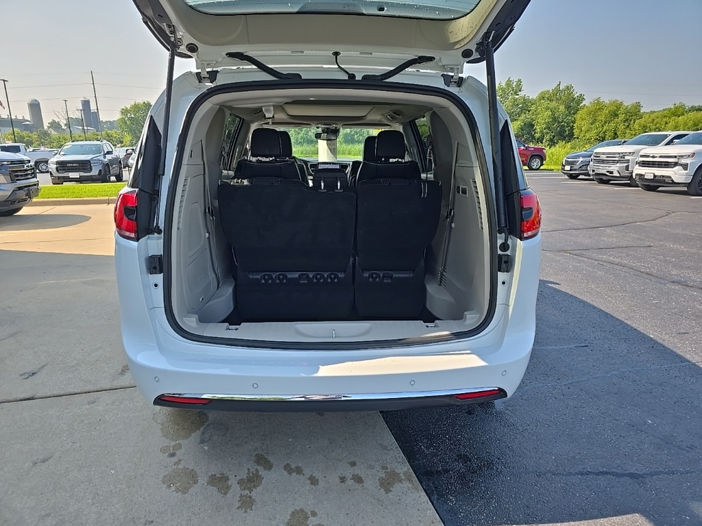 2022 Chrysler Pacifica Limited photo 6