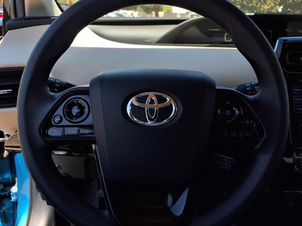 2019 Toyota Prius LE photo 10