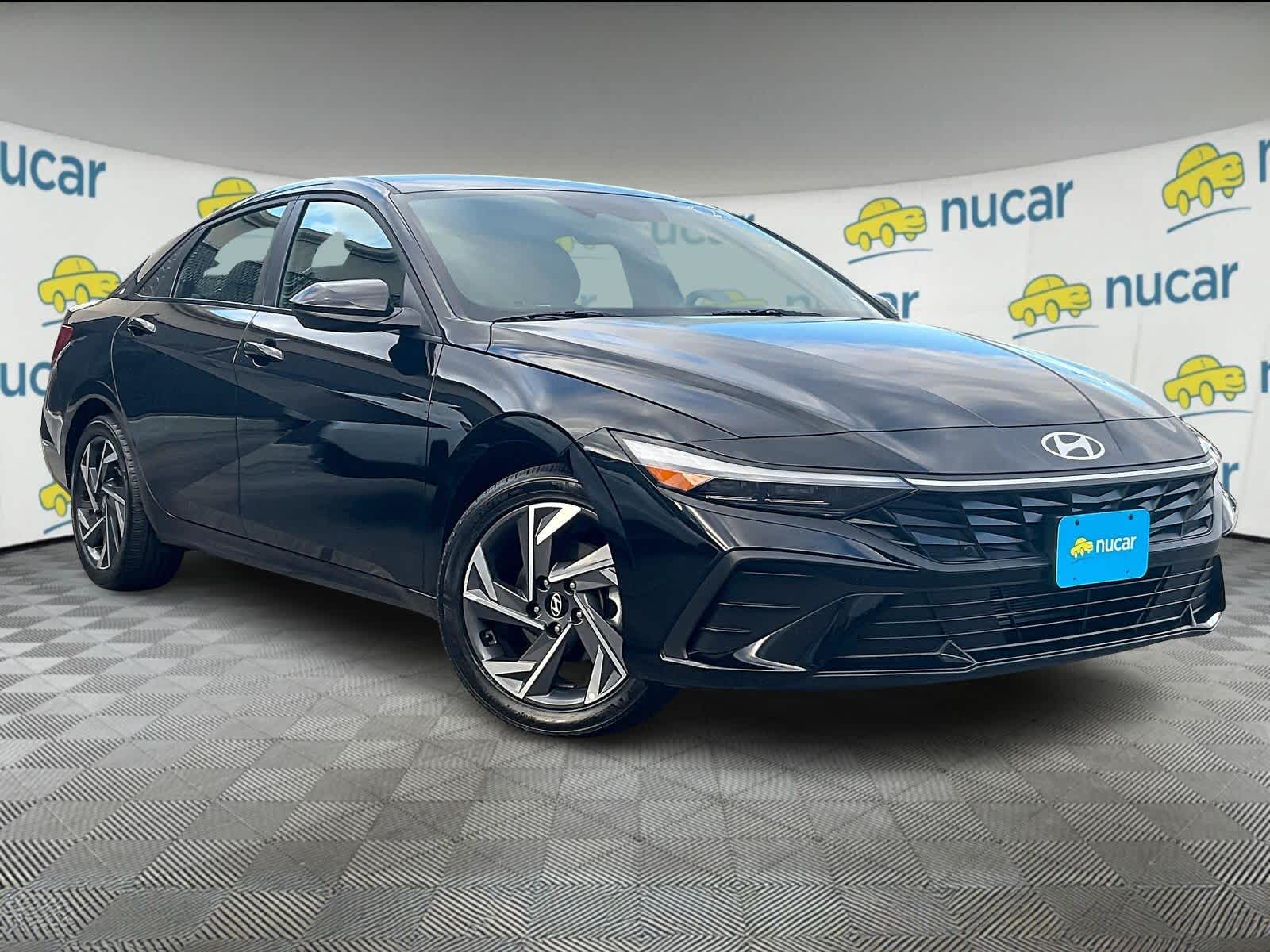 2025 Hyundai Elantra SEL Sport photo 2