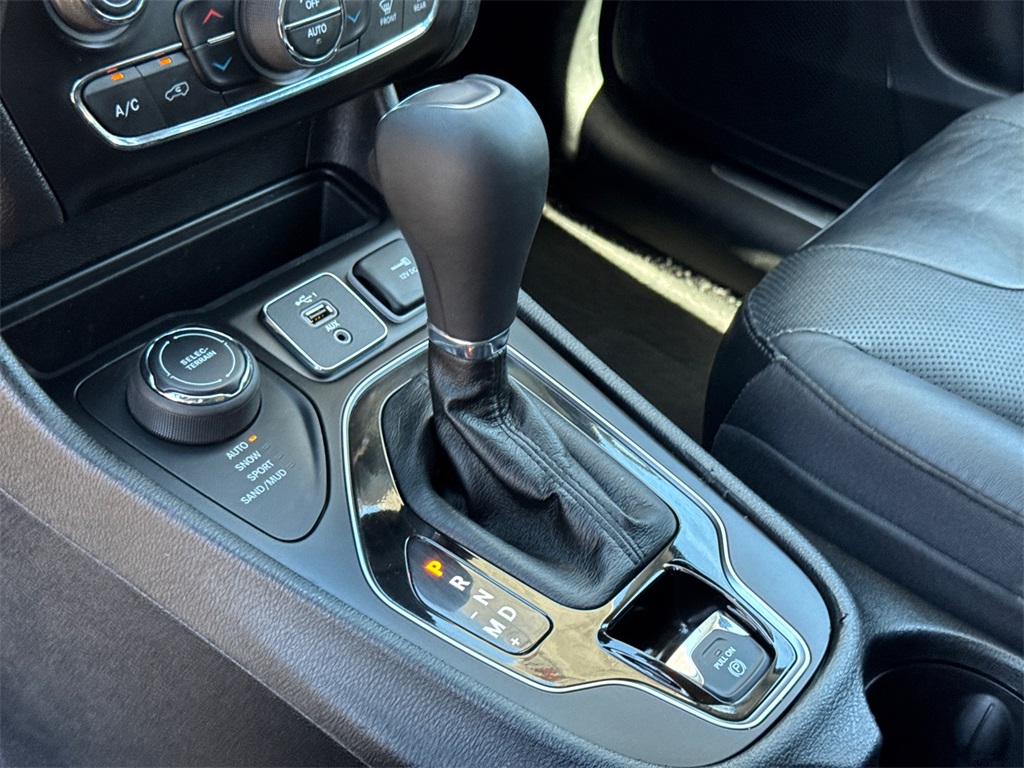 2020 Jeep Cherokee Limited photo 24