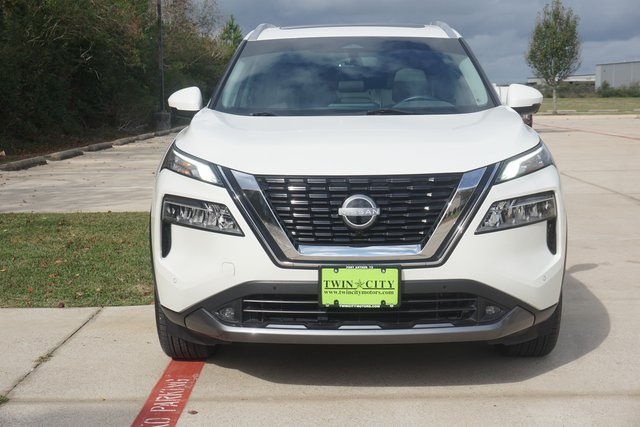 2022 Nissan Rogue SL photo 2