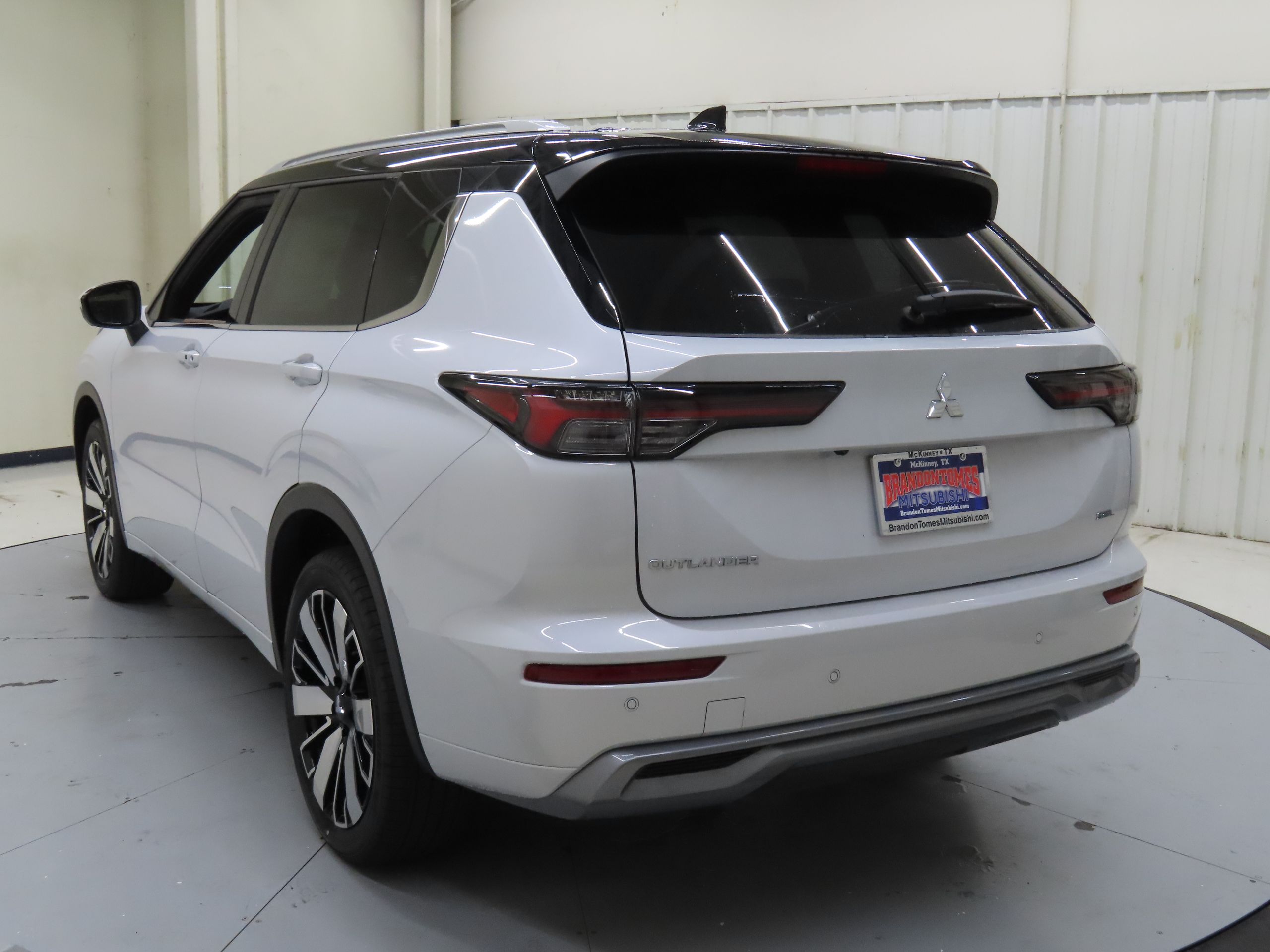 2025 Mitsubishi Outlander SEL photo 4