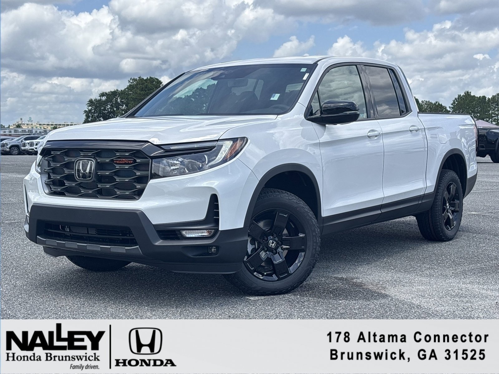 2025 Honda Ridgeline Black Edition photo 2
