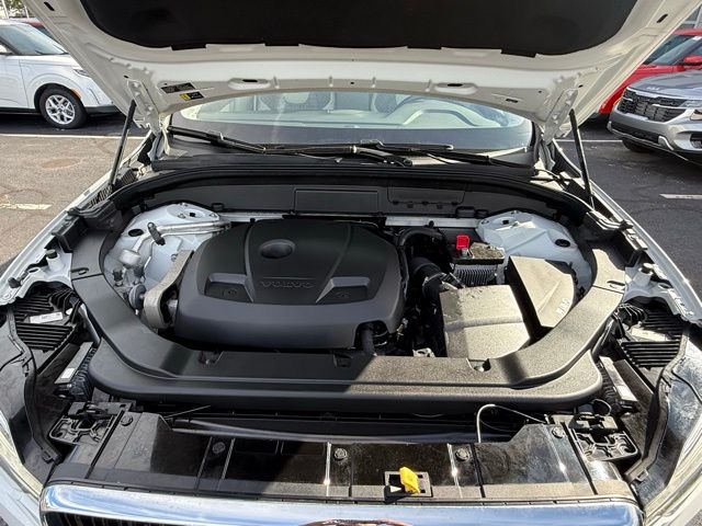 2021 Volvo XC60 T5 Momentum photo 10