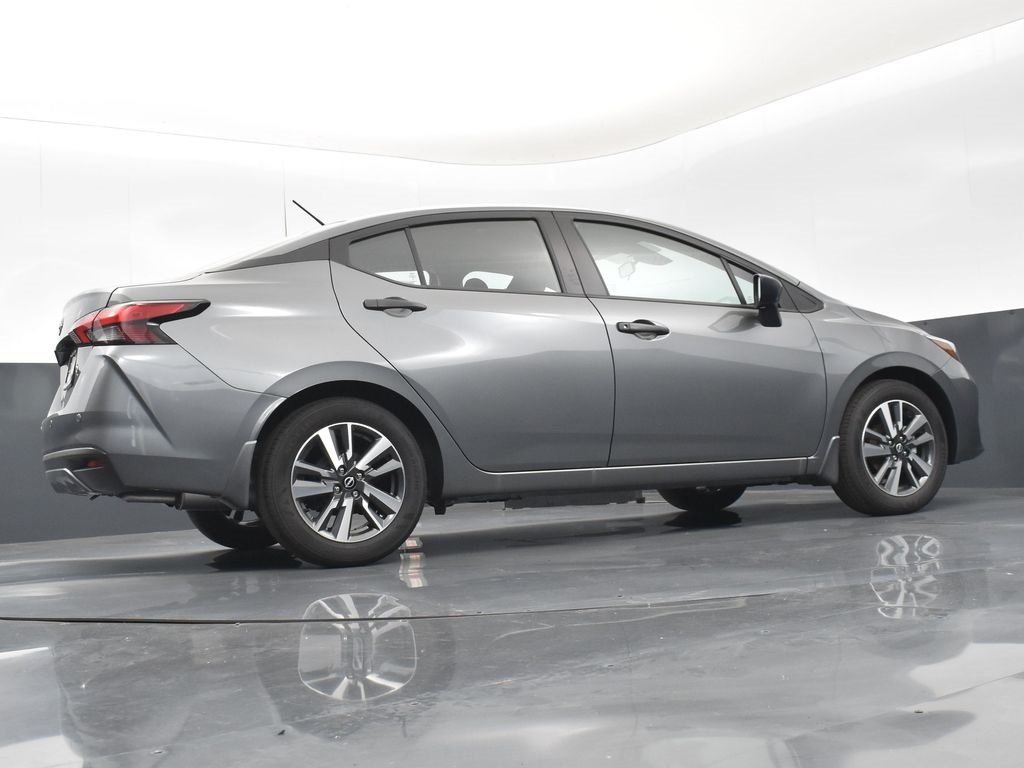 2025 Nissan Versa 1.6 S photo 34