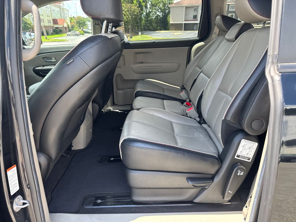 2021 Kia Sedona EX photo 19