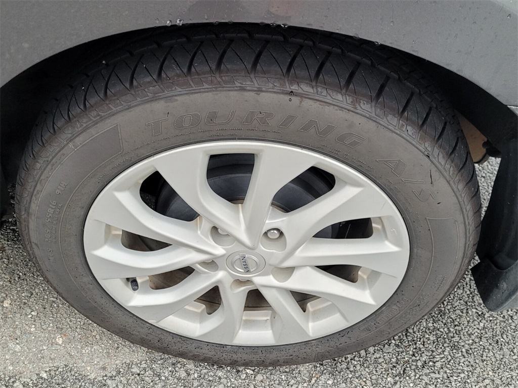 2019 Nissan Sentra SV photo 3
