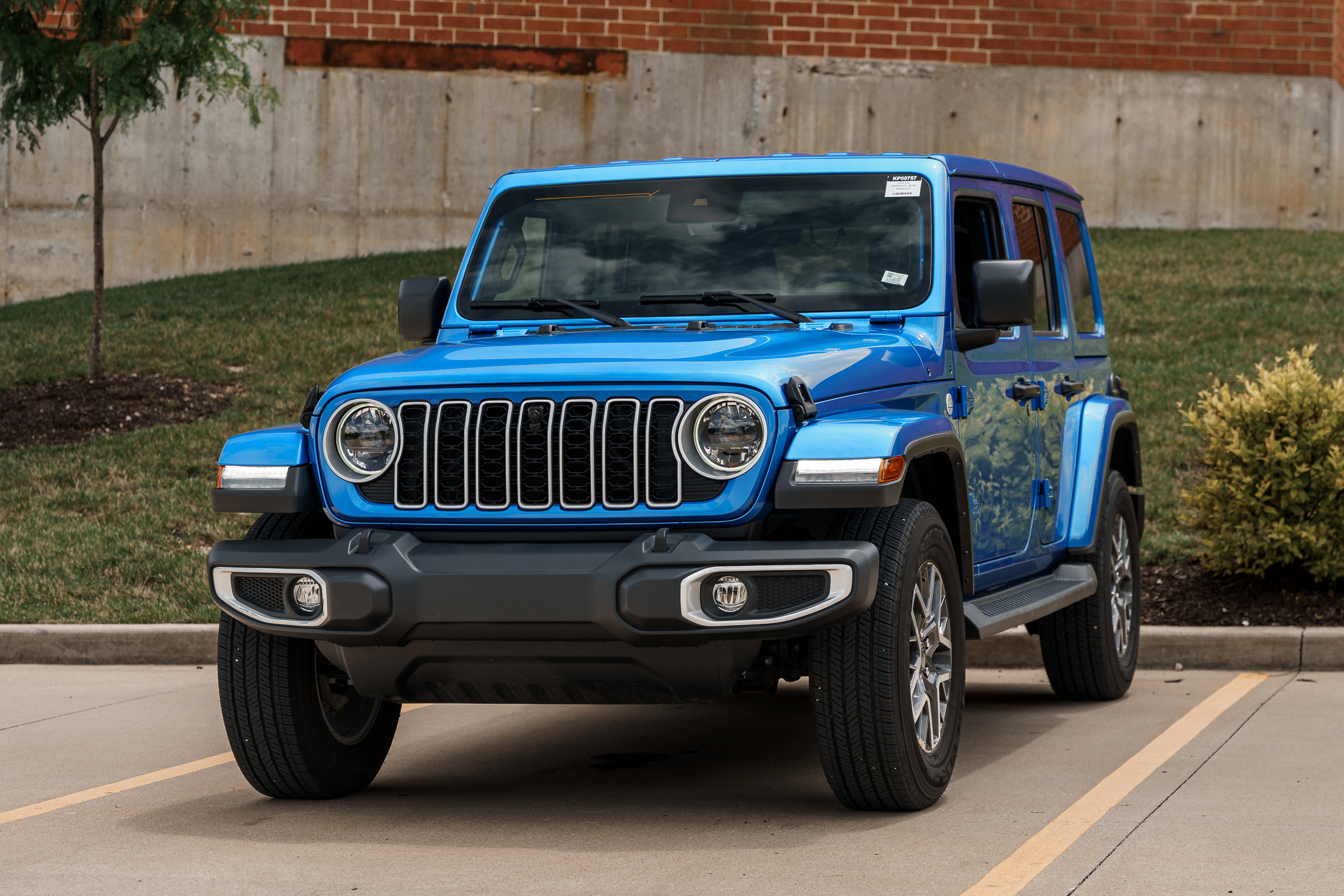 2024 Jeep Wrangler Sahara photo 4