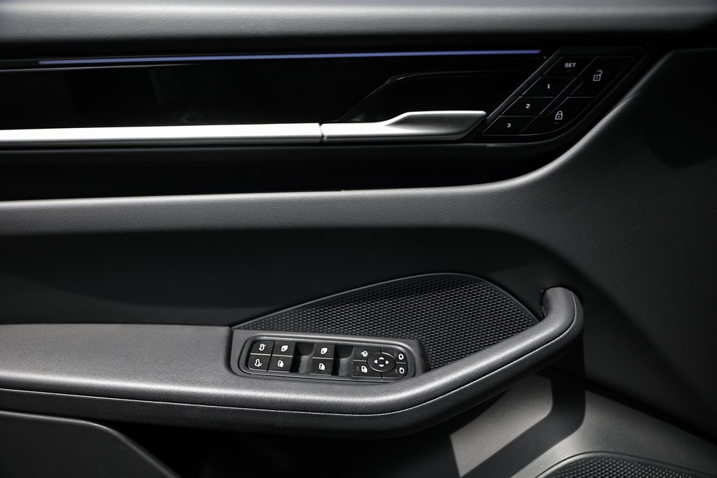 2024 Porsche Macan Electric 4 photo 12