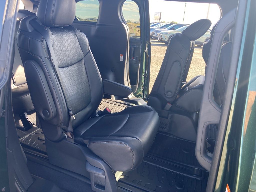 2025 Toyota Sienna Woodland Edition photo 33