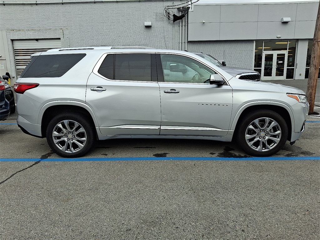 2018 Chevrolet Traverse Premier photo 2