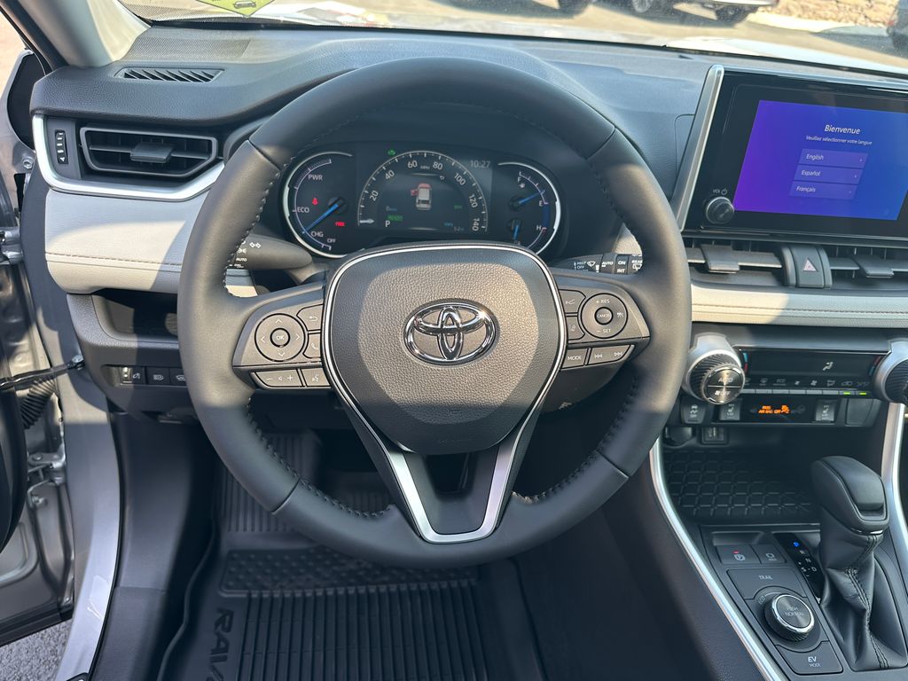 2025 Toyota RAV4 Hybrid XLE photo 18