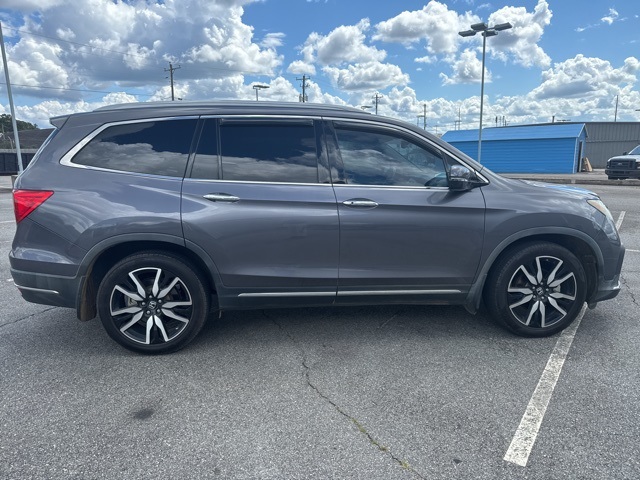 2020 Honda Pilot Touring photo 2