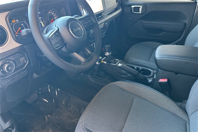 2025 Jeep Wrangler Willys photo 2