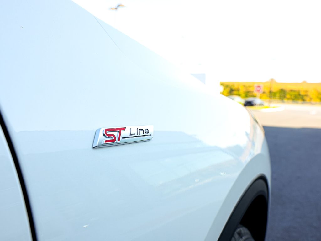 2025 Ford Escape ST-Line Select photo 3