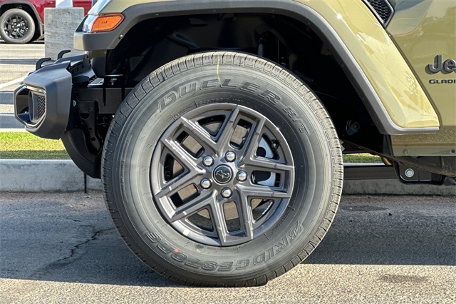 2025 Jeep Gladiator Sport S photo 21