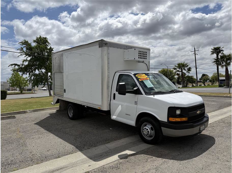 2015 Chevrolet Express Cutaway Van photo 2