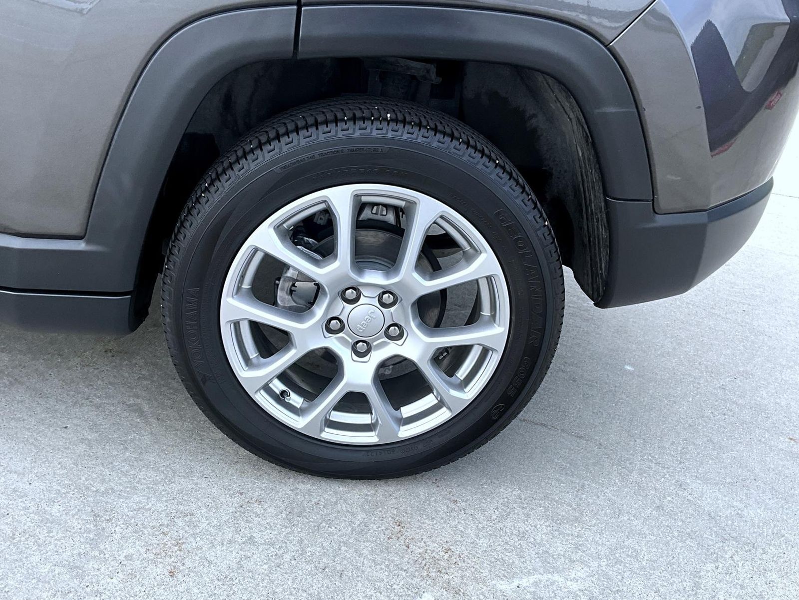 2023 Jeep Compass Latitude Lux photo 22