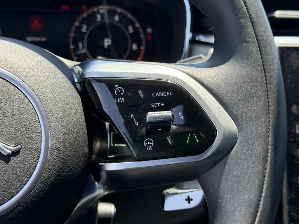 2025 Jaguar F-PACE P250 R-Dynamic S photo 18
