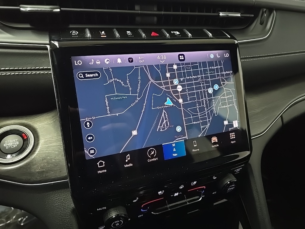 2023 Jeep Grand Cherokee Overland photo 25