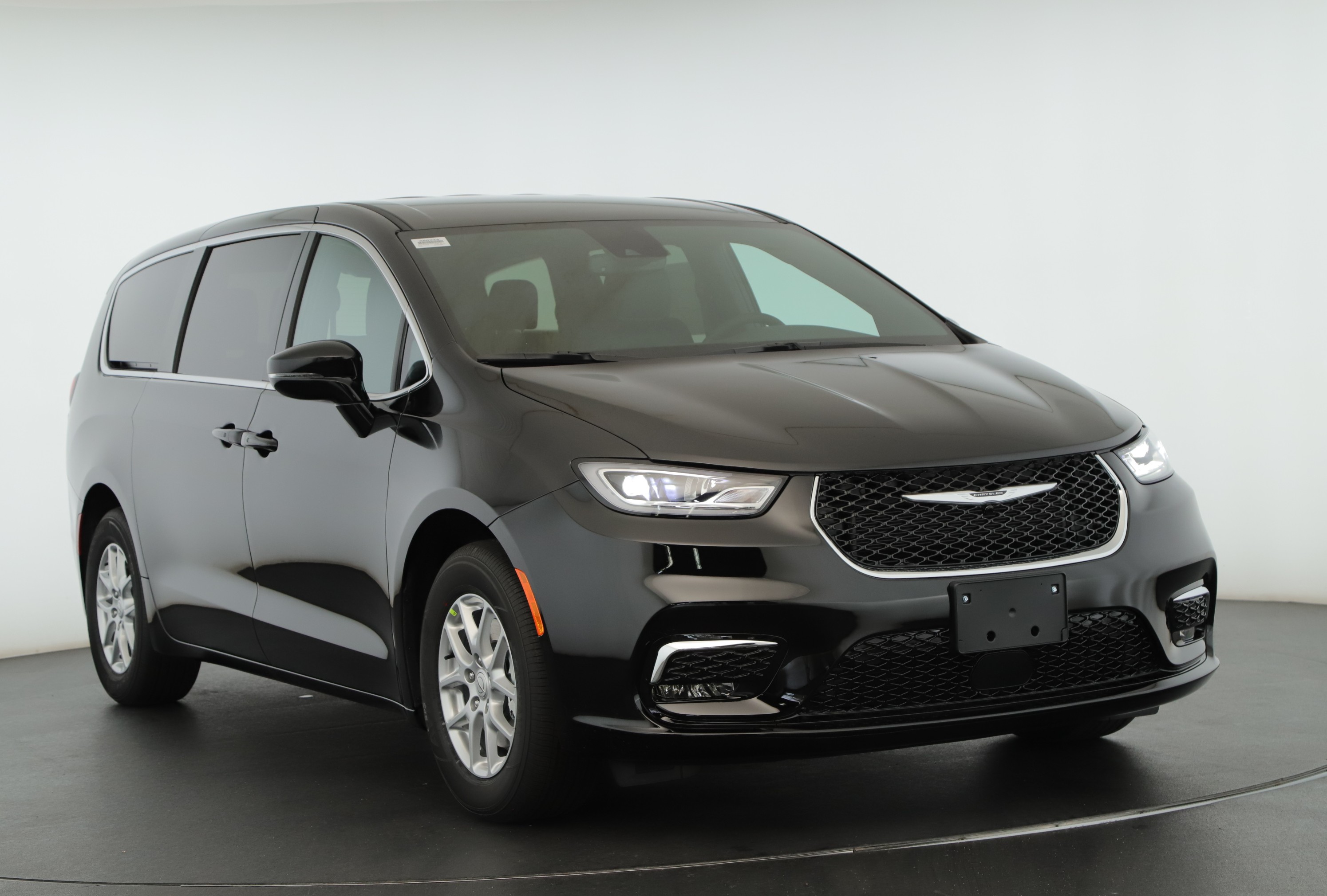 2026 Chrysler Pacifica Select's photo