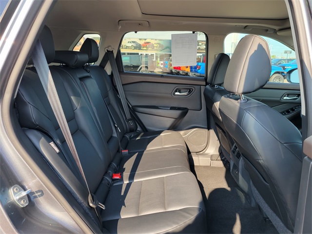 2022 Nissan Rogue SV photo 14