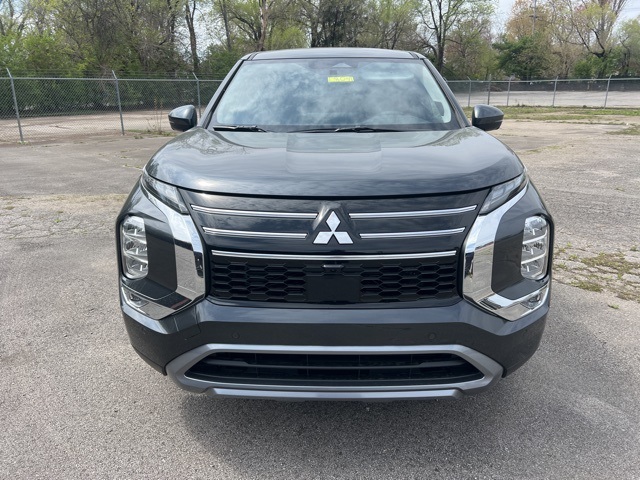 2025 Mitsubishi Outlander SE photo 2