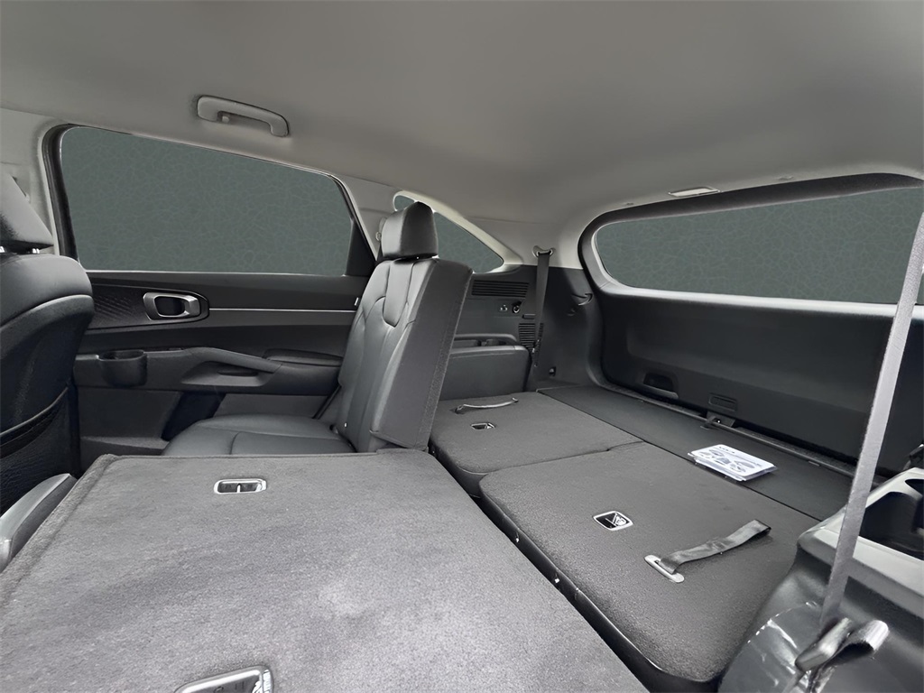 2025 Kia Sorento S photo 15