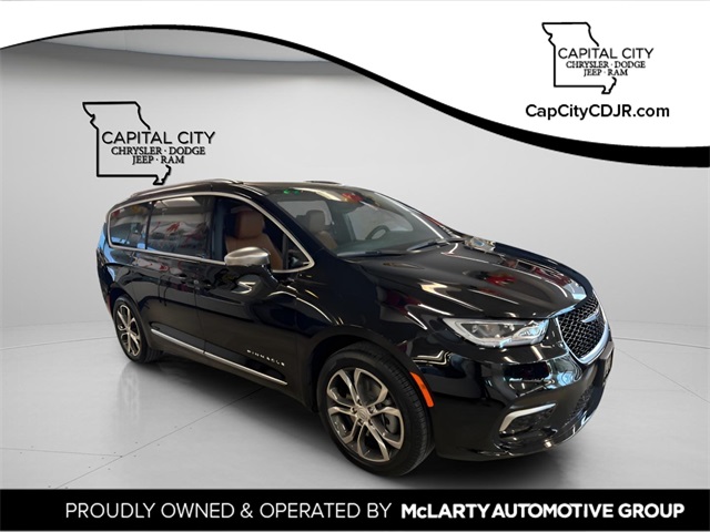 2026 Chrysler Pacifica Pinnacle's photo